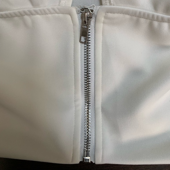 White ruffle crop top - Picture 7 of 10